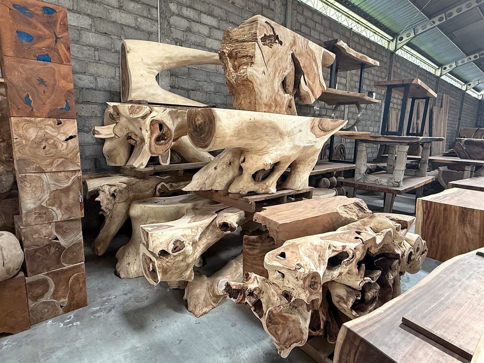 Wortelhout-collectie verzendklaar opgesteld