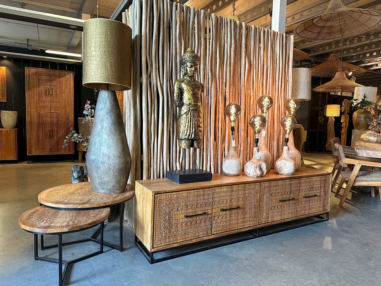 Dressoir met lampen