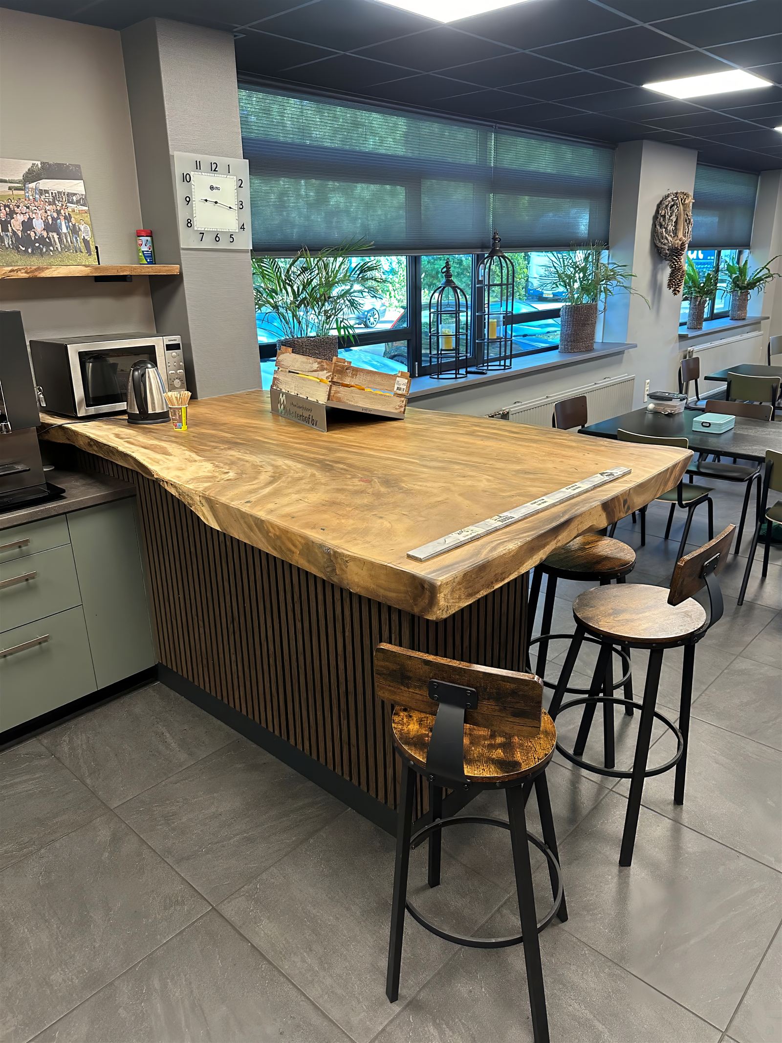 Werkruimte met houten accenten